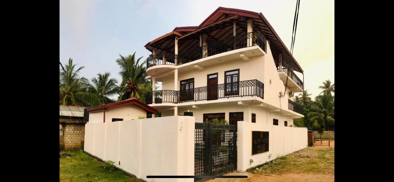 Alffa Guest Inn Trincomalee Esterno foto